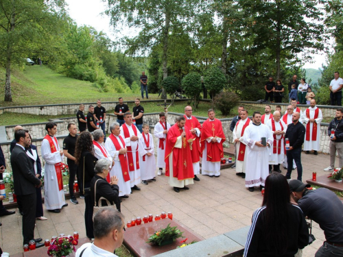 FOTO: Obilježena 32. obljetnica stradanja Hrvata na Uzdolu
