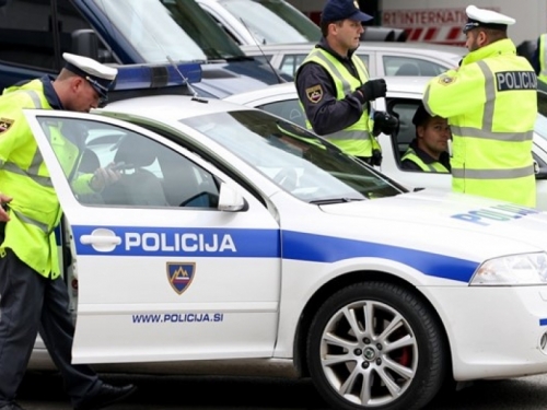 Slovenski policajci greškom primali 300 eura veću plaću pa šutjeli o tome