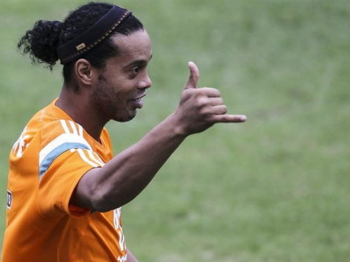 Ronaldinho se nudio Newcastleu