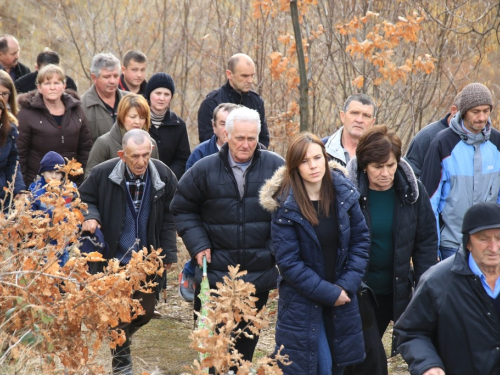 FOTO: Mr. Pero Brajko predvodio put križa na Uzdolu