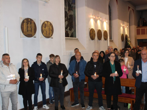 FOTO: Vazmeno bdijenje u župi Prozor