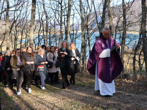 FOTO: Put križa kroz fratarski gaj na Šćitu