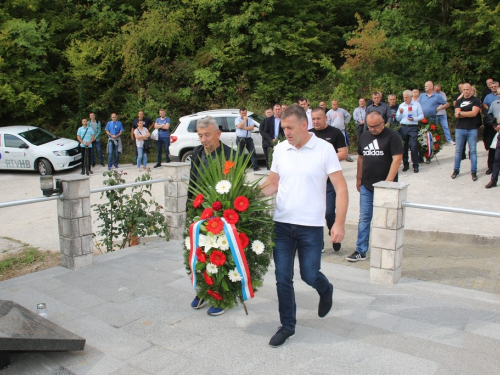 FOTO: Obilježena 28. obljetnica stradanja Hrvata na Hudutskom