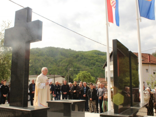 FOTO: Otkriveno i blagoslovljeno spomen obilježje na Lugu