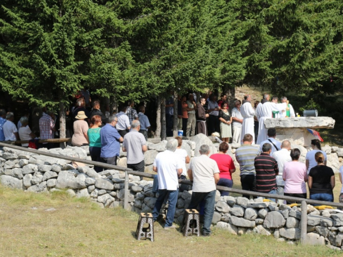 FOTO: Na Vran planini služena misa za poginule duvandžije