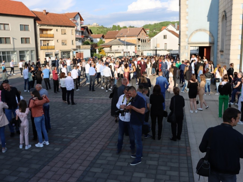 FOTO/VIDEO: Matura 2022. - Defile mladosti na ulicama Prozora