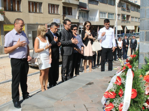 FOTO: Polaganjem vijenaca i svečanom sjednicom započelo obilježavanje Dana općine