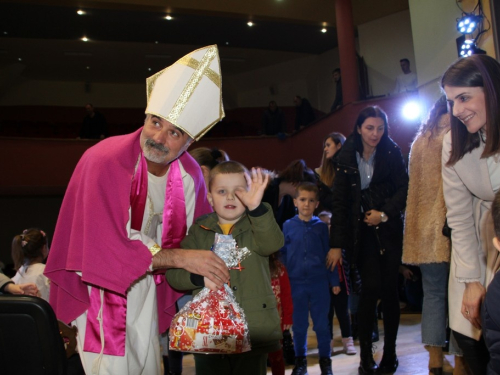 Sveti Nikola razveselio mališane Dječjeg vrtića Ciciban