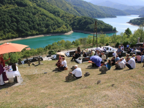 FOTO: Obilježena 22. obljetnica stradanja Hrvata na Hudutskom