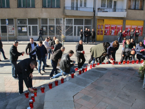 FOTO: Povodom Svih svetih u Prozoru zapaljene svijeće za poginule i preminule branitelje