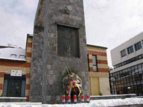 Večeras paljenje svijeća za hrvatske generale i poginule branitelje