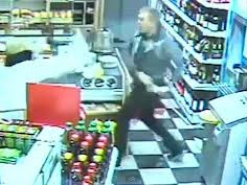 Pokušao opljačkati benzinsku pa se slomio i rasplakao