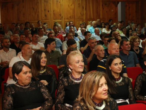 FOTO: Na Šćitu predstavljena knjiga Petra Lovrića ''Od Rame do Himalaye''