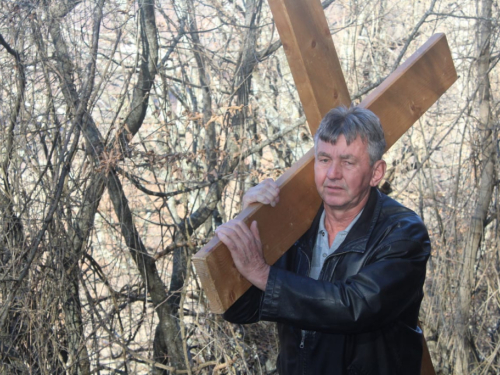 FOTO: Pobožnost križnog puta u župi Uzdol