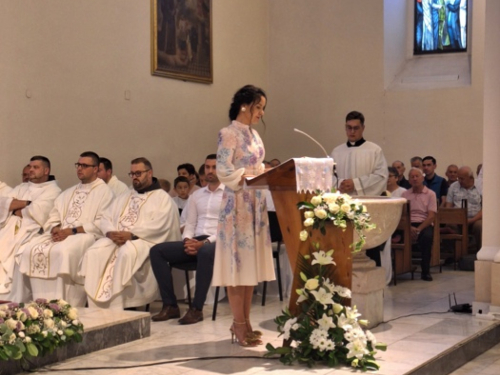 FOTO: Šćitski vikar fra Tomislav Vidović proslavio mladu misu