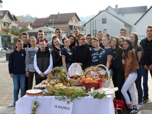 FOTO: Dani kruha u OŠ Marka Marulića Prozor