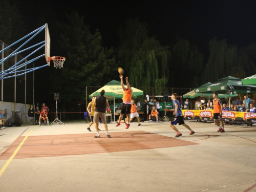 FOTO: Ekipa ''ALF Market'' osvojila Streetball za juniore