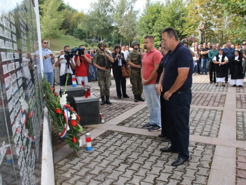 FOTO/VIDEO: Na Uzdolu obilježena 23. obljetnica stravičnog pokolja nad Hrvatima