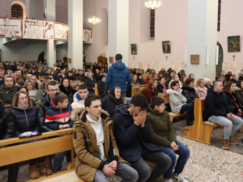 FOTO: Polnoćka u crkvi Uznesenja Blažene Djevice Marije na Šćitu