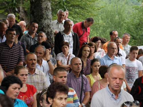 FOTO: Na Pomenu otkrivena spomen-ploča dvojici poginulih branitelja iz Rame