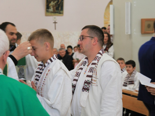 FOTO: Krizma u župi Rama-Šćit