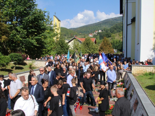 FOTO: Na Uzdolu obilježena 25. obljetnica zločina nad Hrvatima