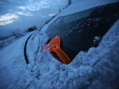 Kako brzo odlediti vrata, brave i stakla na automobilu