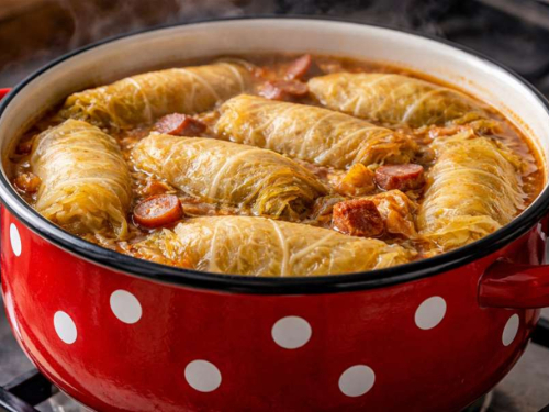 Ovako se radi zaprška za sarmu: Kuharica otkriva trik za pravu gustoću