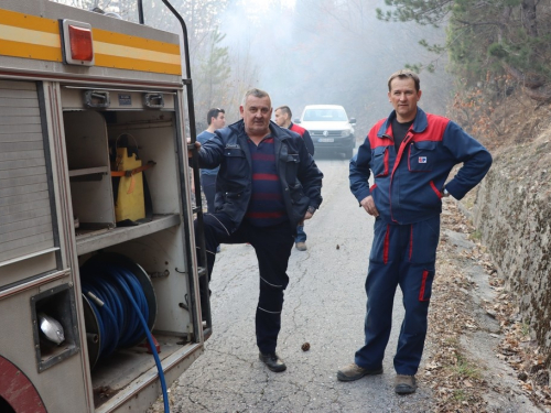 FOTO/VIDEO: Ugašen požar koji je prijetio objektu HE Rama