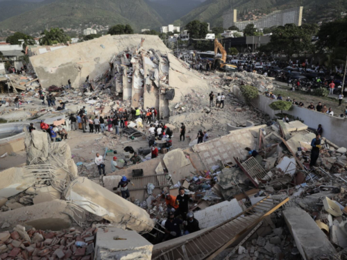 Očajnička potraga za 50.000 ljudi u Venezueli: ''Širi se smrad. Svi ga osjetimo''