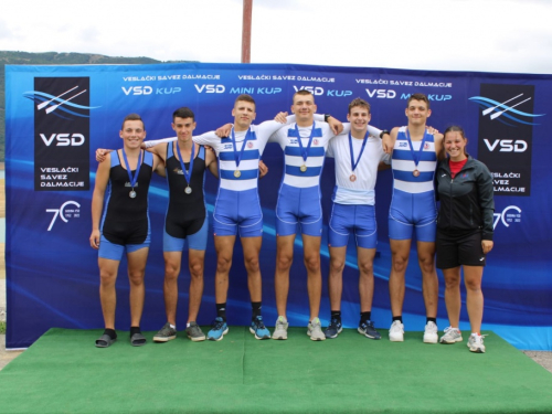 FOTO: Na Ramskom jezeru održana 10. veslačka regata