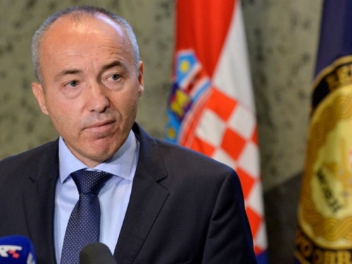 Vlada Srbije uzvraća Hrvatskoj