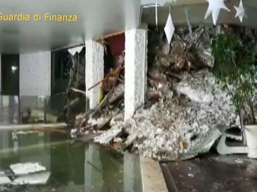 U ruševinama hotela u Italiji pronađeno osmero preživjelih!