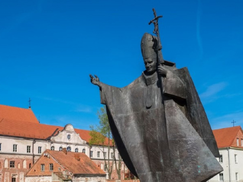 Francuski sud odlučio: Mičite križ sa spomenika Ivanu Pavlu II.