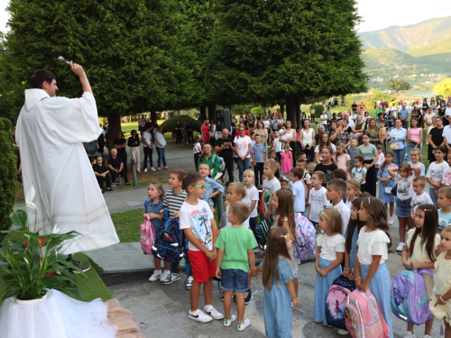 FOTO: Započela trodnevnica na Šćitu uoči Male Gospe, prvi dan posvećen školarcima