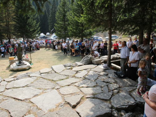 FOTO: Na Vran planini služena misa za poginule duvandžije