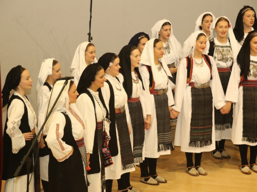 FOTO/VIDEO: Večer folklora u Prozoru