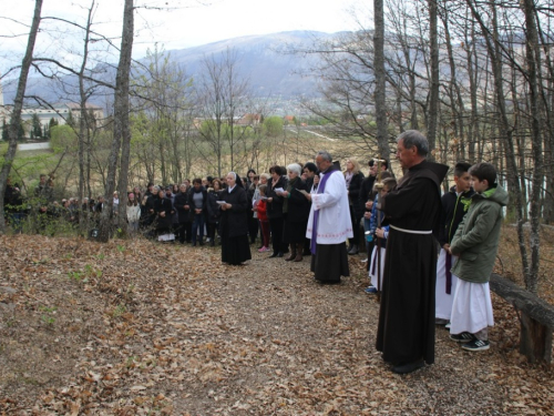 FOTO: Put križa kroz fratarski gaj na Šćitu