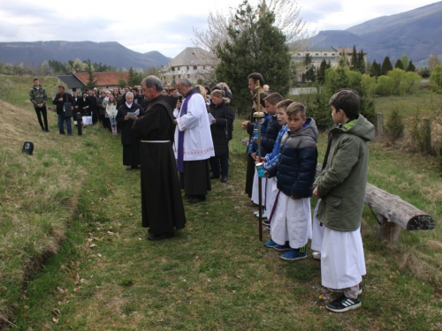 FOTO: Put križa kroz fratarski gaj na Šćitu