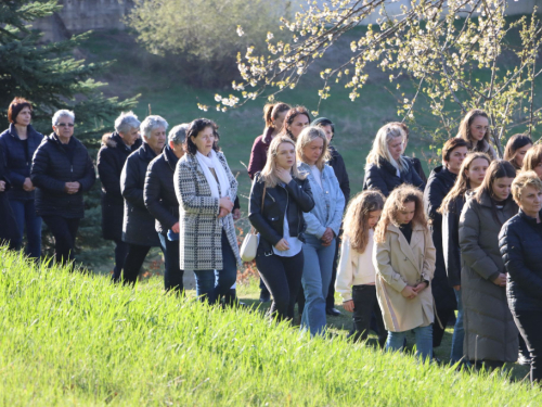 FOTO: Put križa kroz fratarski gaj na Šćitu