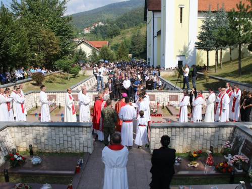 FOTO/VIDEO: Na Uzdolu obilježena 23. obljetnica stravičnog pokolja nad Hrvatima