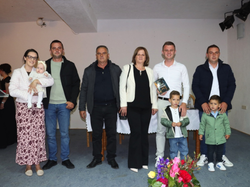 FOTO: Na Šćitu predstavljena knjiga ''Oluje u nama'' autora Ivana Tadića