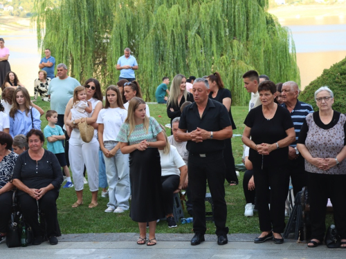 FOTO: Započela trodnevnica na Šćitu uoči Male Gospe, prvi dan posvećen školarcima