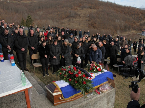 FOTO: Pokopan Marinko Zelenika, stotine ljudi na ispraćaju