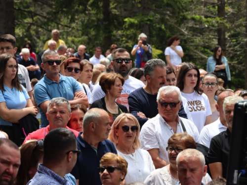 FOTO/VIDEO: Tisuće vjernika na Kedžari proslavilo 'Divin dan'