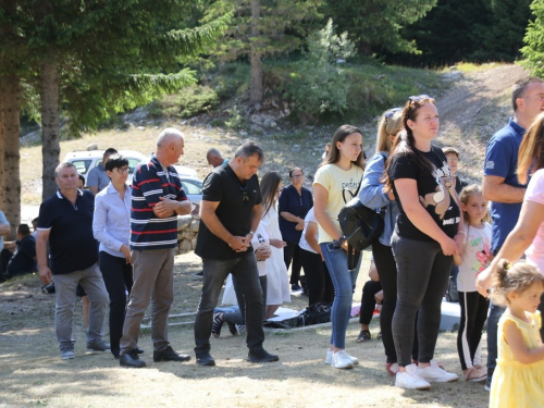 FOTO: Na Vranu služena sv. misa za poginule duvandžije