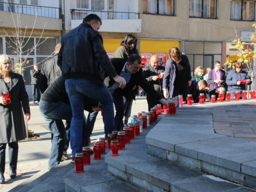 FOTO: Povodom Svih svetih u Prozoru zapaljene svijeće za poginule i preminule branitelje