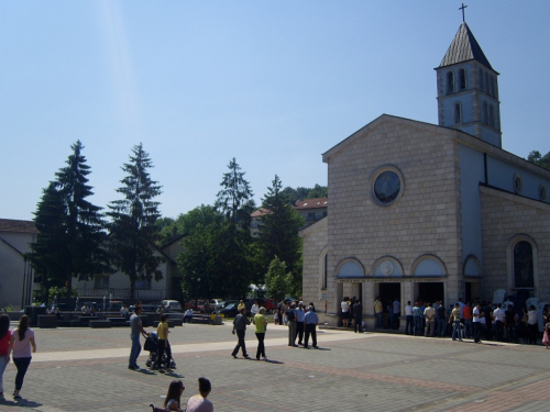 FOTO: Nutarnja proslava patrona župe Prozor