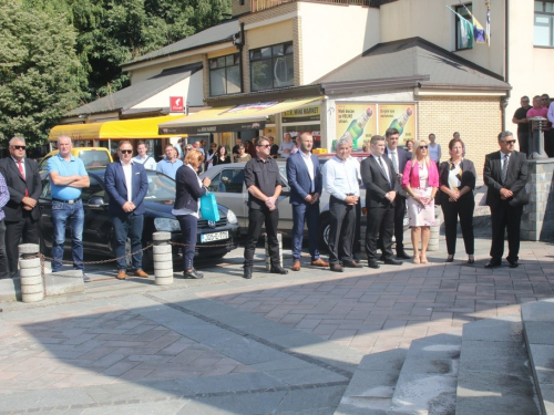 FOTO: Polaganjem vijenaca i svečanom sjednicom započelo obilježavanje Dana općine