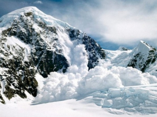 U lavini u austrijskim Alpama petero ljudi poginulo
